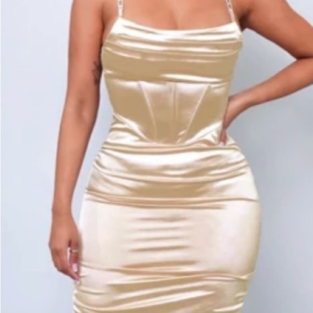 Elegant Strapless Satin Dress in Gold